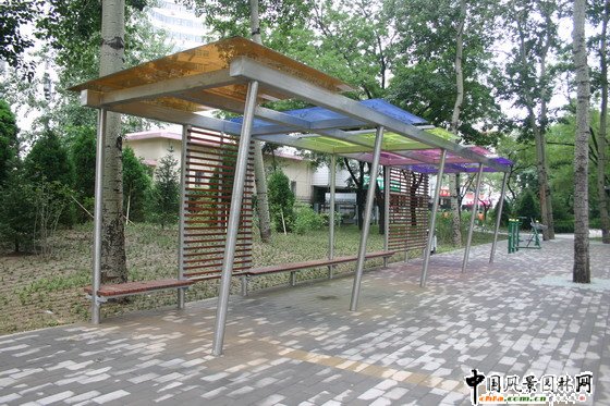 清華東路道路綠化工程健身廣場(chǎng)