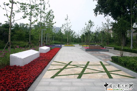 2008社會優(yōu)質(zhì)工程之五棵松文化體育中心外側(cè)代征地景觀