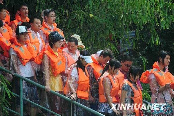 10��4�գ��ο��ں��ϭ����fȪ�������(du��)�ȴ�����Ư���� 