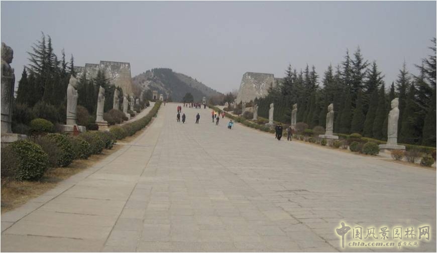 乾陵（唐高宗李治和女皇武則天的合葬墓陵）