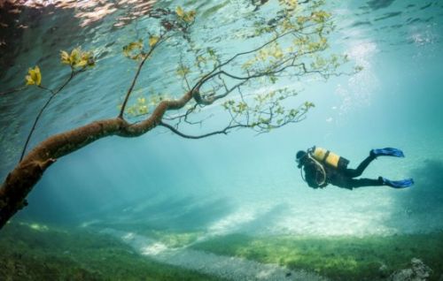 奧地利冰川融雪淹沒公園造奇景