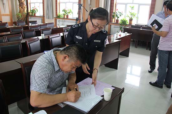 向違法企業(yè)下達(dá)行政處罰決定書