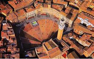 城市廣場:聚集才能有活動,進而產(chǎn)生面對面的交流溝通,并界定了空間特征