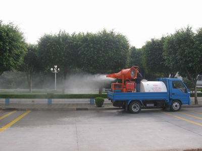 園林綠化高射程車載噴霧機