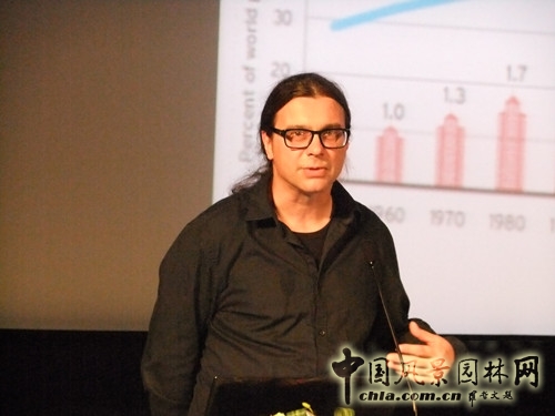 奧地利Ars Electronica 電子藝術(shù)中心解決方案部的高級(jí)總監(jiān)Michael Badics