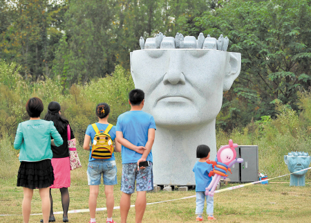洋湖濕地公園：忙碌的雕塑大師