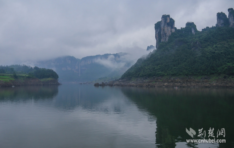 清江蝴蝶崖景區的“絕美畫卷”