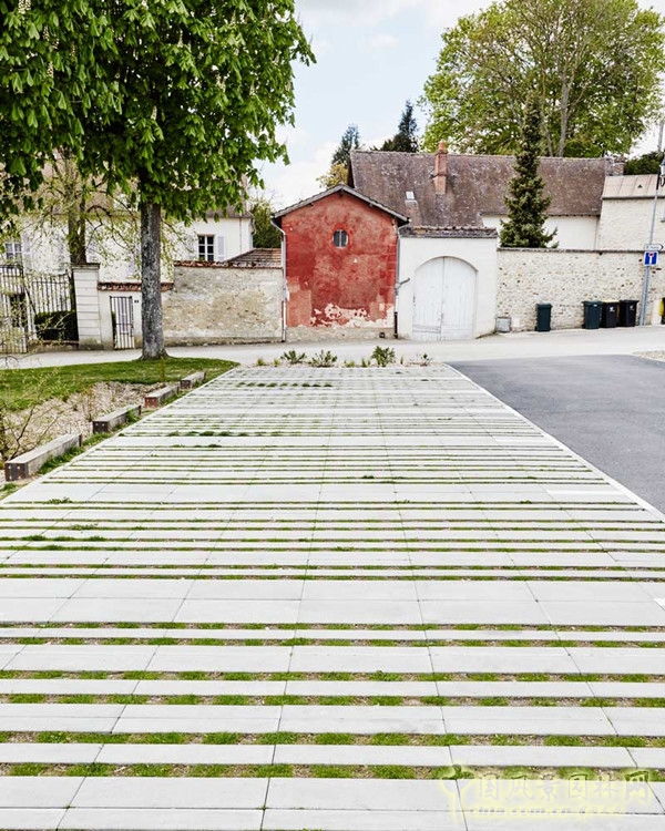 8月17號頭條:法國Guitrancourt小鎮中心廣場改造項目賞析