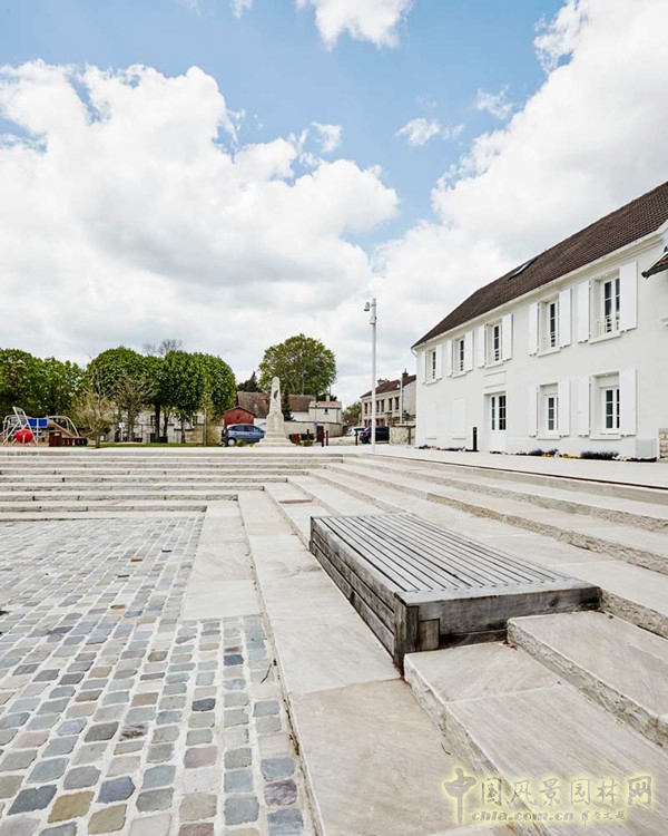 8月17號頭條：法國Guitrancourt小鎮中心廣場改造項目賞析