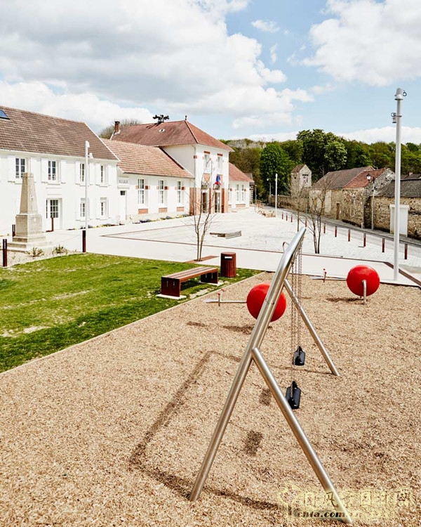 8月17號頭條：法國Guitrancourt小鎮中心廣場改造項目賞析