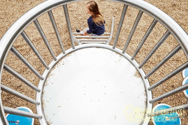 8月17號頭條:法國Guitrancourt小鎮中心廣場改造項目賞析