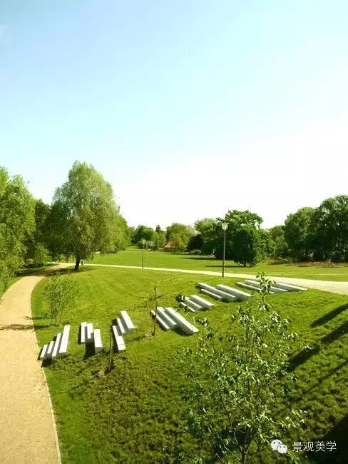 用不同景觀臺階的形態(tài)表達不同的景觀概念