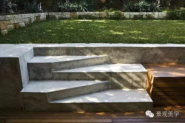 用不同景觀臺階的形態(tài)表達不同的景觀概念