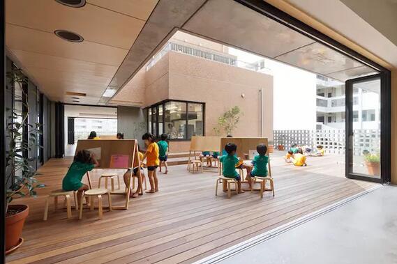 幼兒園不是游樂(lè)場(chǎng)，也不需要五顏六色