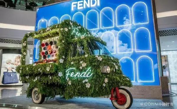 當時尚開始偏愛花藝……