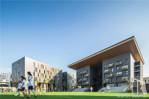 大氣磅礴的國際學校禮堂設計引人關注