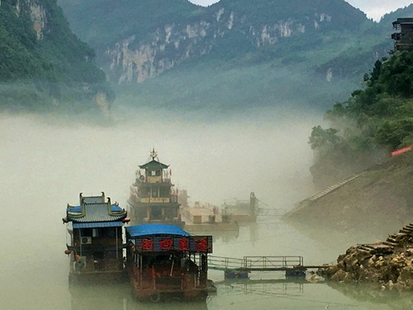 重慶龔灘古鎮(zhèn)現(xiàn)河霧奇觀美輪美奐如仙境