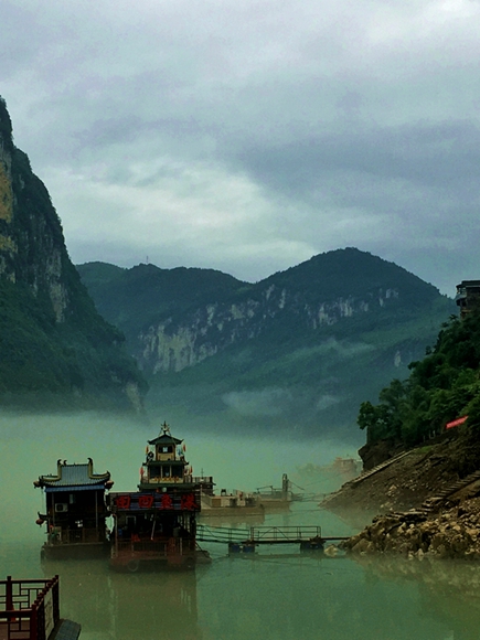 重慶龔灘古鎮(zhèn)現(xiàn)河霧奇觀美輪美奐如仙境