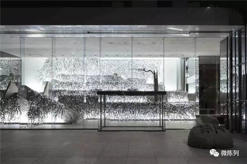 設計師用棱鏡打造出“萬花筒中的常春藤”