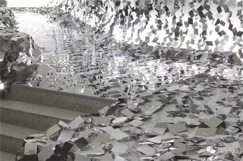 設計師用棱鏡打造出“萬花筒中的常春藤”