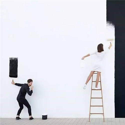 西班牙小情侶把全球景點(diǎn)玩出小情調(diào)