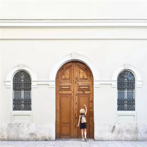 西班牙小情侶把全球景點(diǎn)玩出小情調(diào)