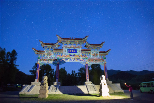 甘肅最美國家森林公園松鳴巖