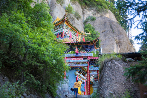 甘肅最美國家森林公園松鳴巖