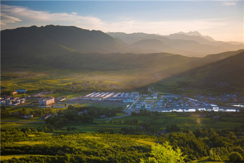 甘肅最美國家森林公園松鳴巖