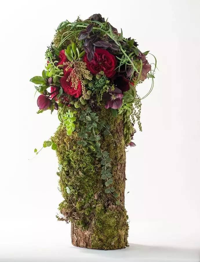 65歲的她將植物融入高級(jí)定制時(shí)裝設(shè)計(jì)