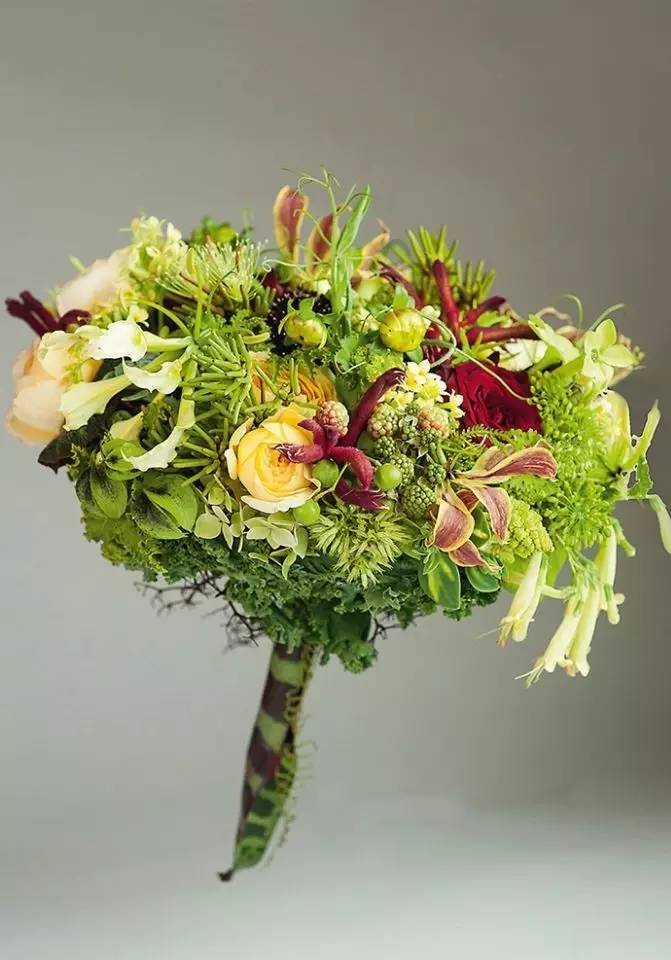 65歲的她將植物融入高級(jí)定制時(shí)裝設(shè)計(jì)