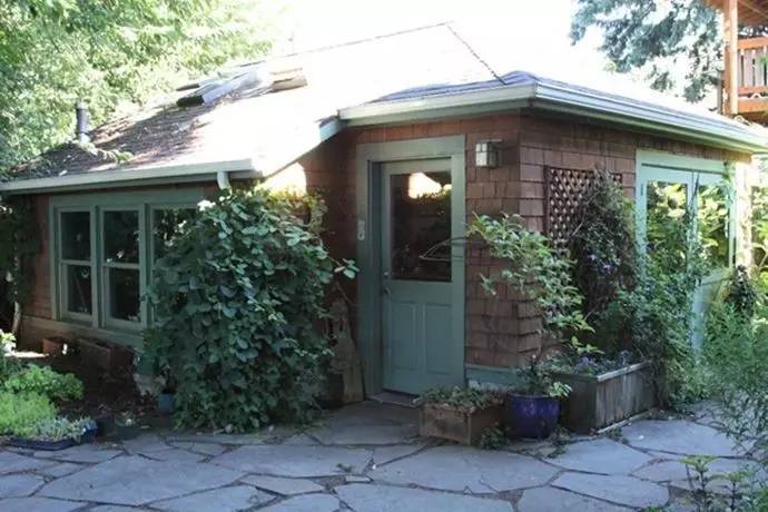 65歲的她將植物融入高級定制時裝設計