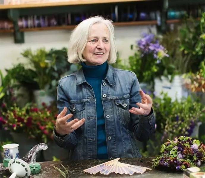 65歲的她將植物融入高級定制時裝設計