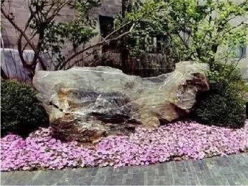 自然園林中的景觀置石