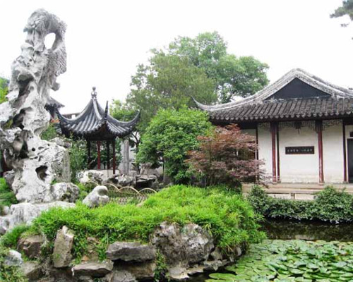 自然園林中的景觀置石