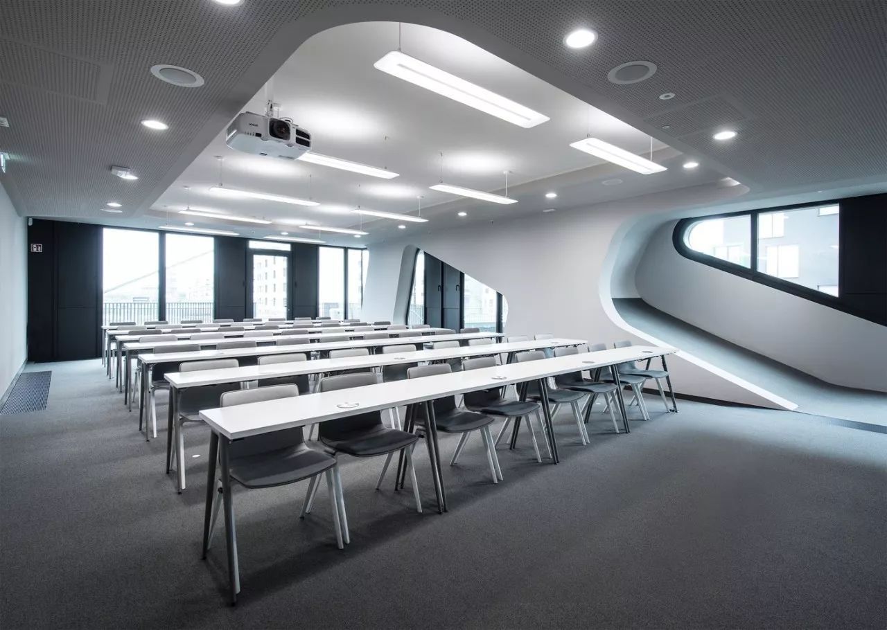 巨大鋼鐵雕塑建筑，真的很德意志！