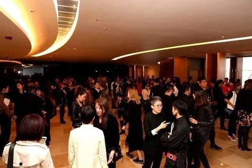 時尚、藝術、花卉 一場盛開的對話