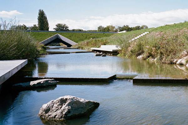 讓被廢棄的河流煥發(fā)新生的景觀設(shè)計方案