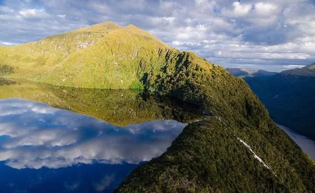 峽灣國家公園,神仙湖水與雪山交相輝映