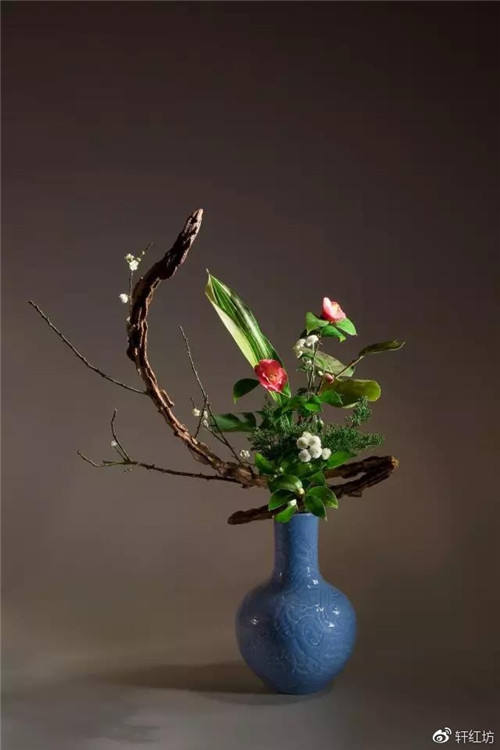 茶道，缺少插花不成雅致