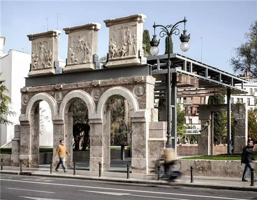 廢墟中的現(xiàn)代醫(yī)院景觀改造