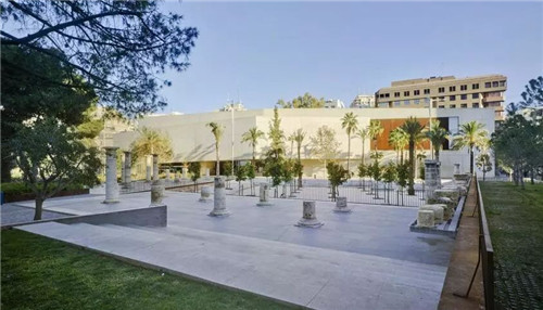 廢墟中的現(xiàn)代醫(yī)院景觀改造