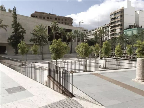 廢墟中的現(xiàn)代醫(yī)院景觀改造