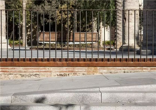 廢墟中的現(xiàn)代醫(yī)院景觀改造