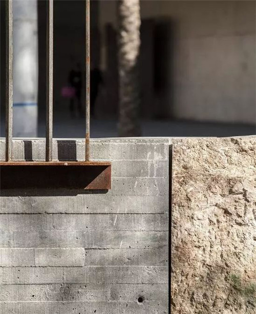 廢墟中的現(xiàn)代醫(yī)院景觀改造