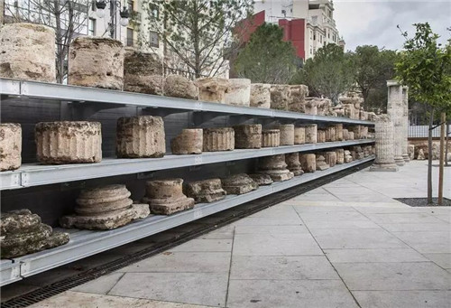 廢墟中的現(xiàn)代醫(yī)院景觀改造