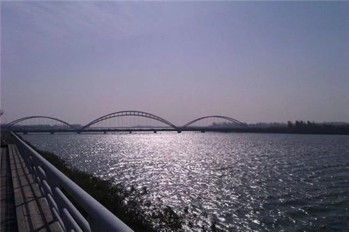 山海關(guān)原生態(tài)自然景觀游人如織的畫廊