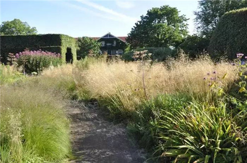 這位設計師花了32年,沉淀出了一片荒野景觀