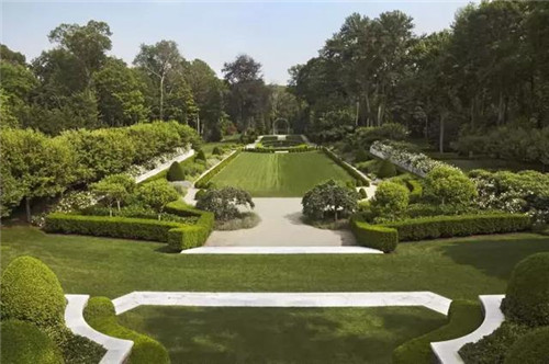 森林中的自然法式莊園景觀