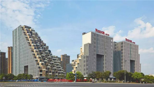 層層退臺式的設計,如城市中充滿詩意的梯田